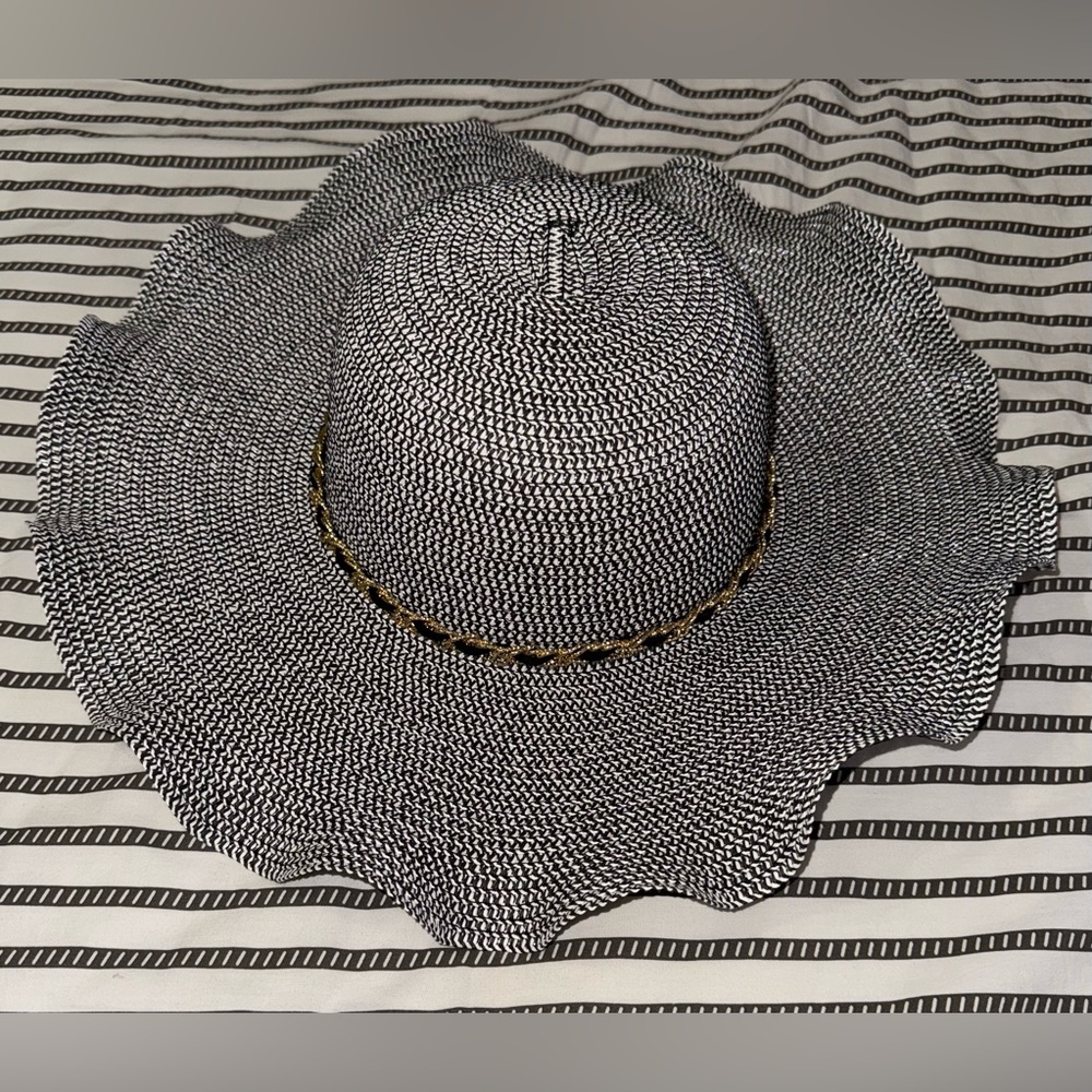Lot of 2 Women’s Wide Brim Straw Sun Hats Chin Strap Beach Summer;NWT/New no tag - Picture 5 of 6